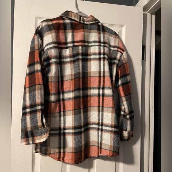 Shacket - Picture 2 of 2